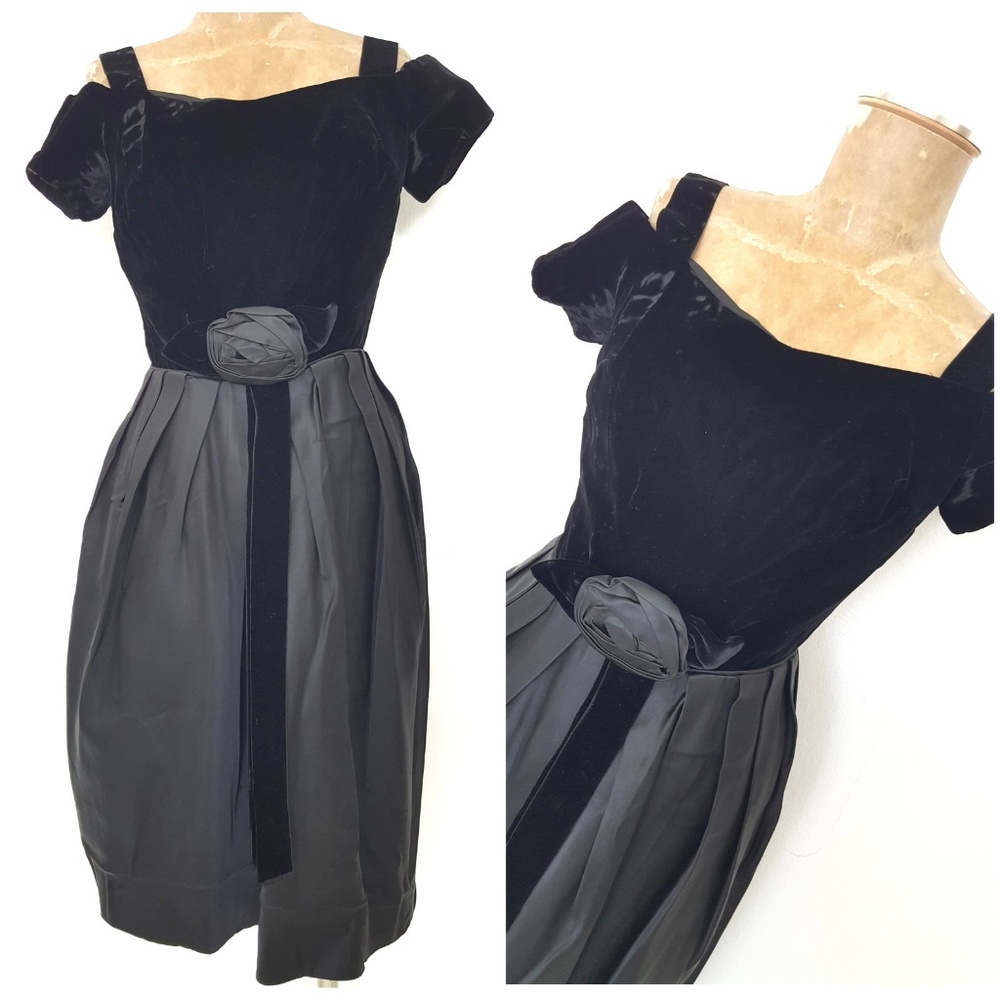 Vintage 50s Velvet Dress Size Small Satin